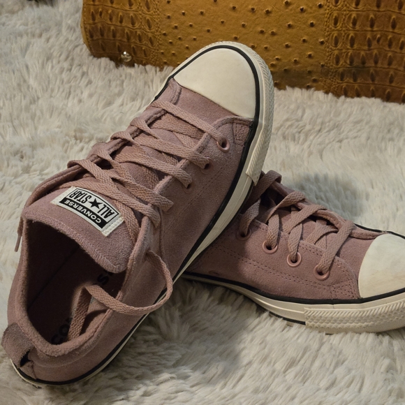 Converse Pink Low-Top Sneakers - Picture 1 of 8